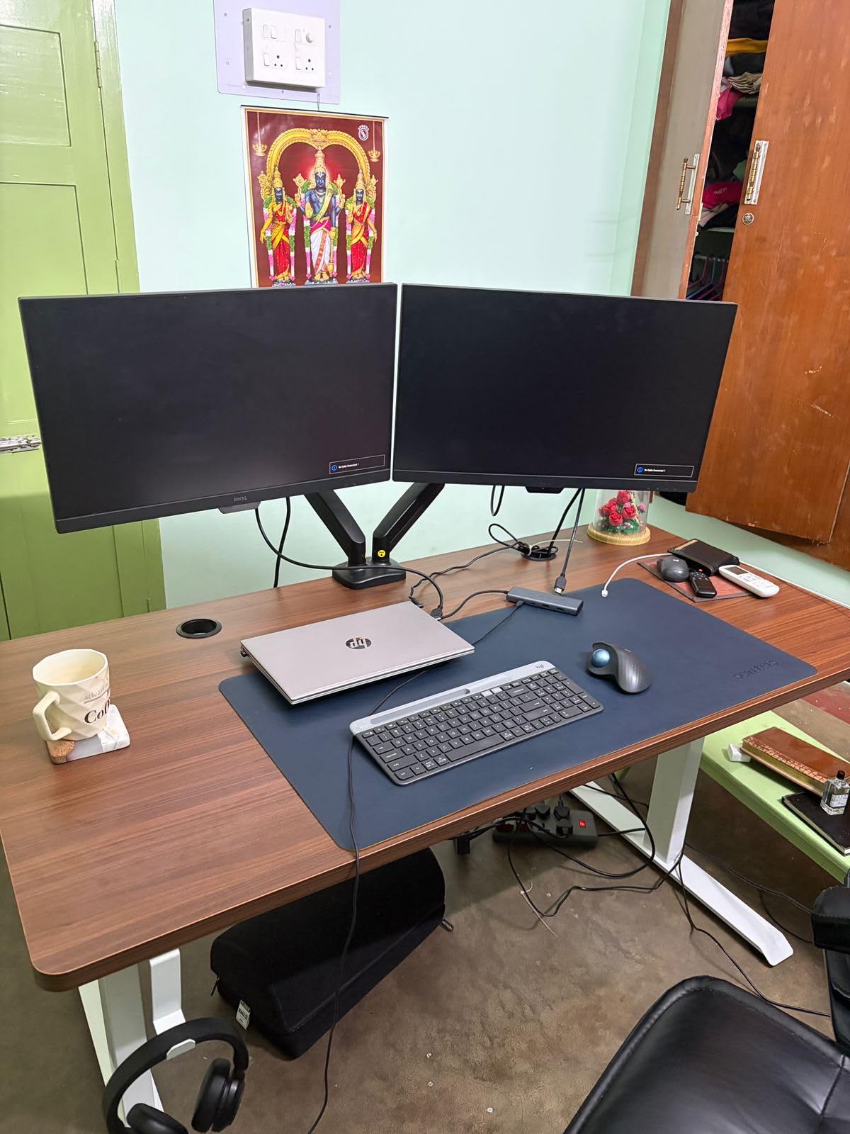 Smooth, Sturdy and Great for Dual Monitor Setup